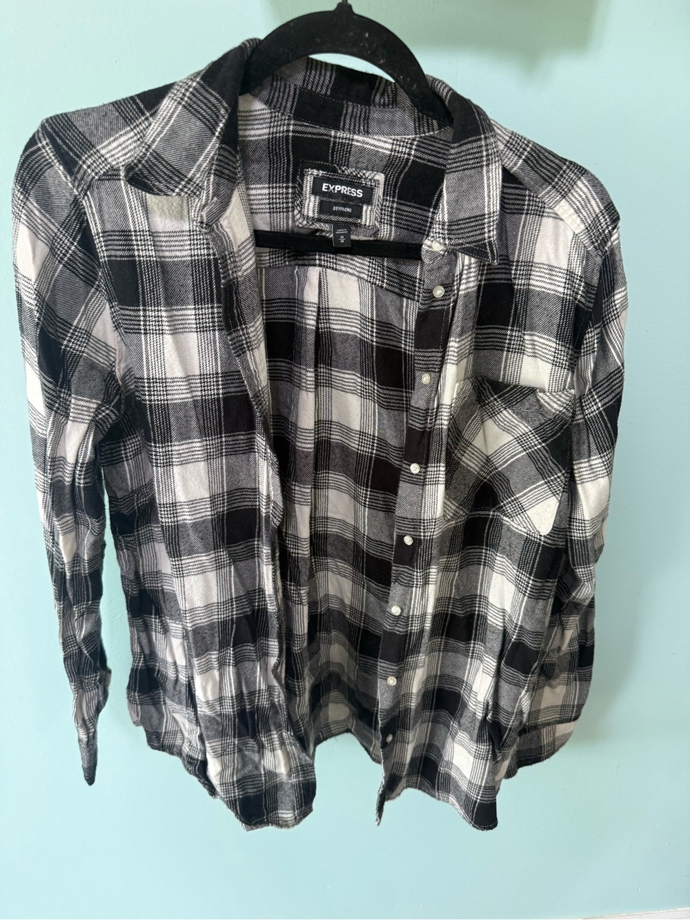 Express Women’s Boyfriend Fit Plaid Button Up Shirt in Black and White Medium